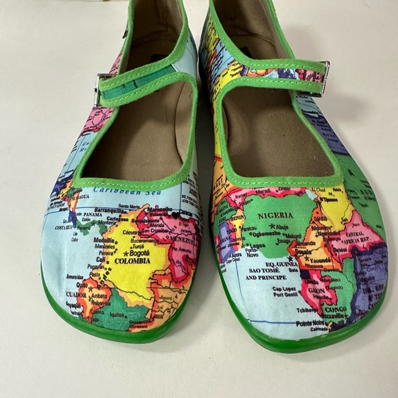 CHOCOLATCIAS Bonvoyage world map green woman Mary Jane comfort flat artsy travel - Picture 5 of 9
